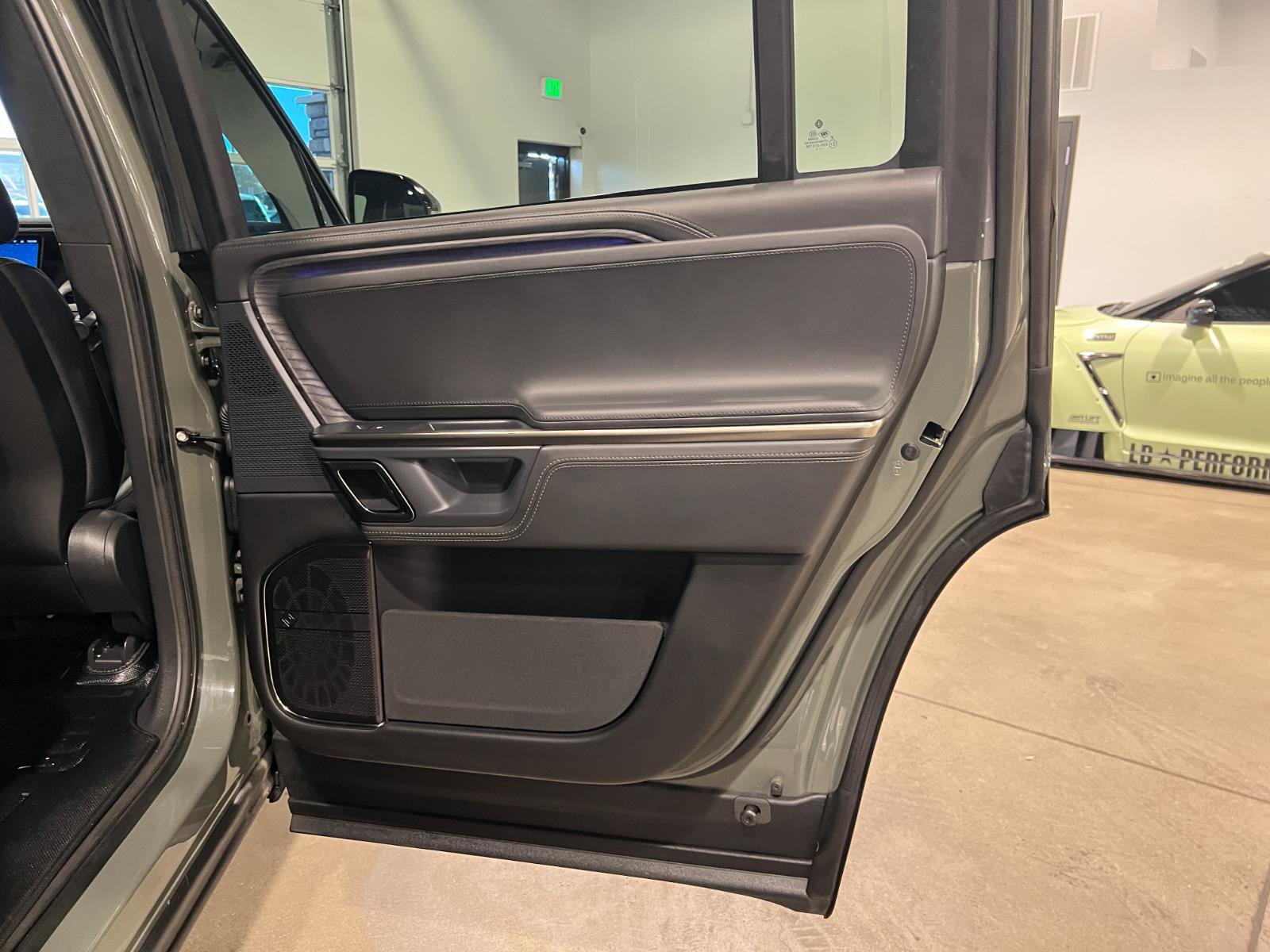 Used 2023 Rivian R1S Launch Edition image 37