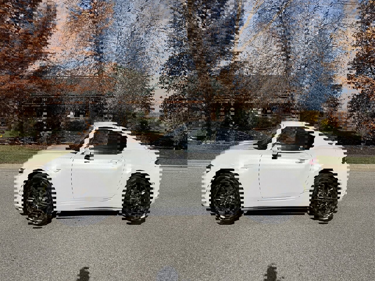 Used 2019 MAZDA MX-5 Miata RF Grand Touring image 2