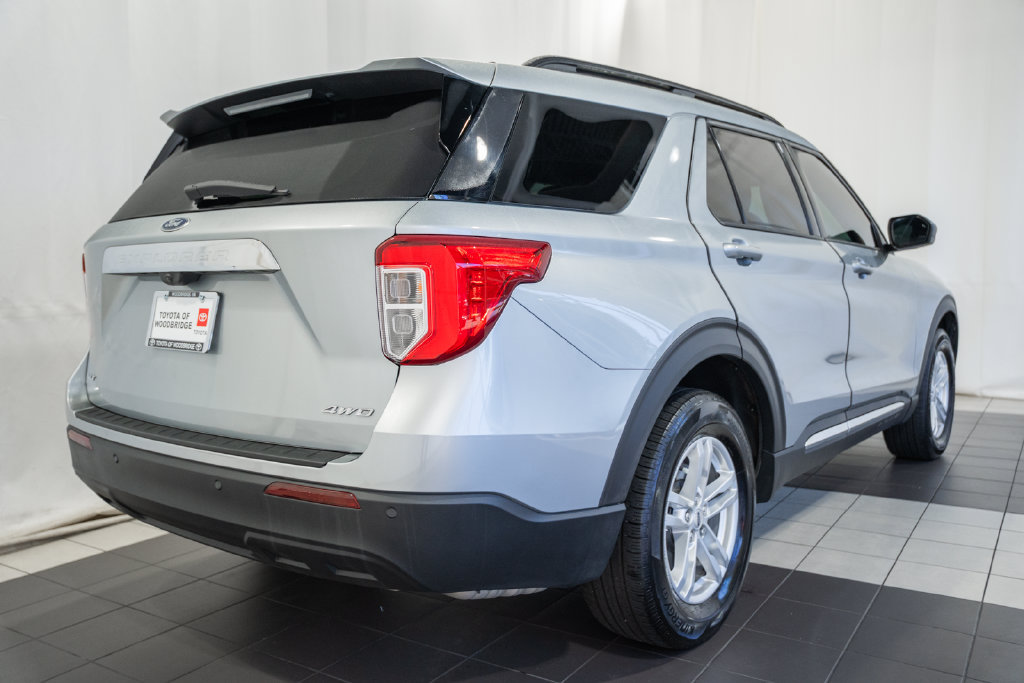 Used 2023 Ford Explorer XLT AWD/4WD image 4