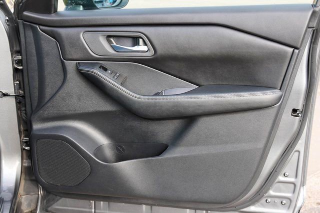 Used 2024 Nissan Rogue SV AWD/4WD image 14