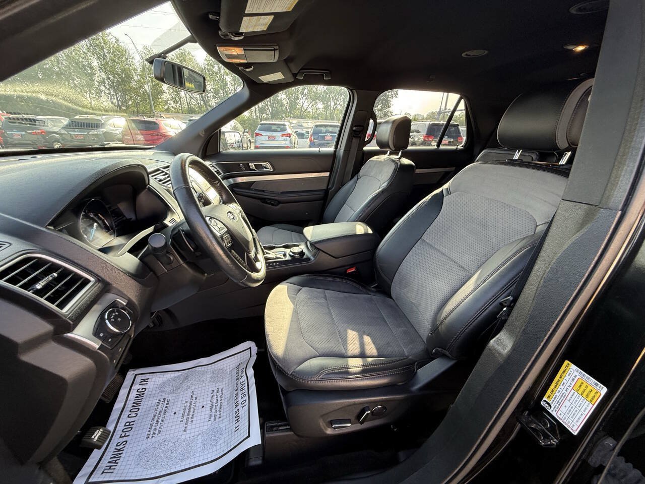 Used 2017 Ford Explorer XLT w/ Equipment Group 202A AWD/4WD image 22
