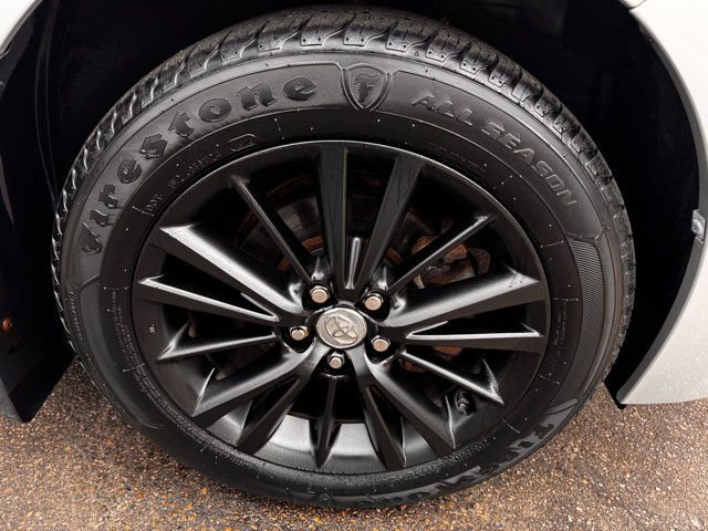 Used 2014 Toyota Corolla LE FWD image 32