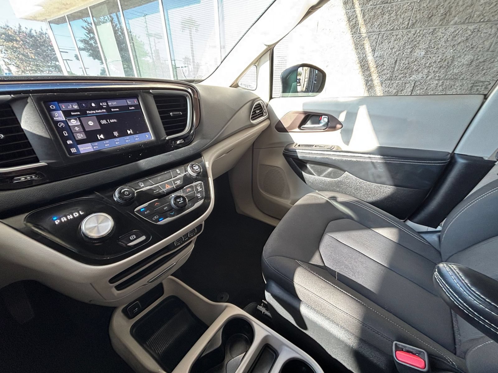 Used 2023 Chrysler Voyager LX FWD image 37