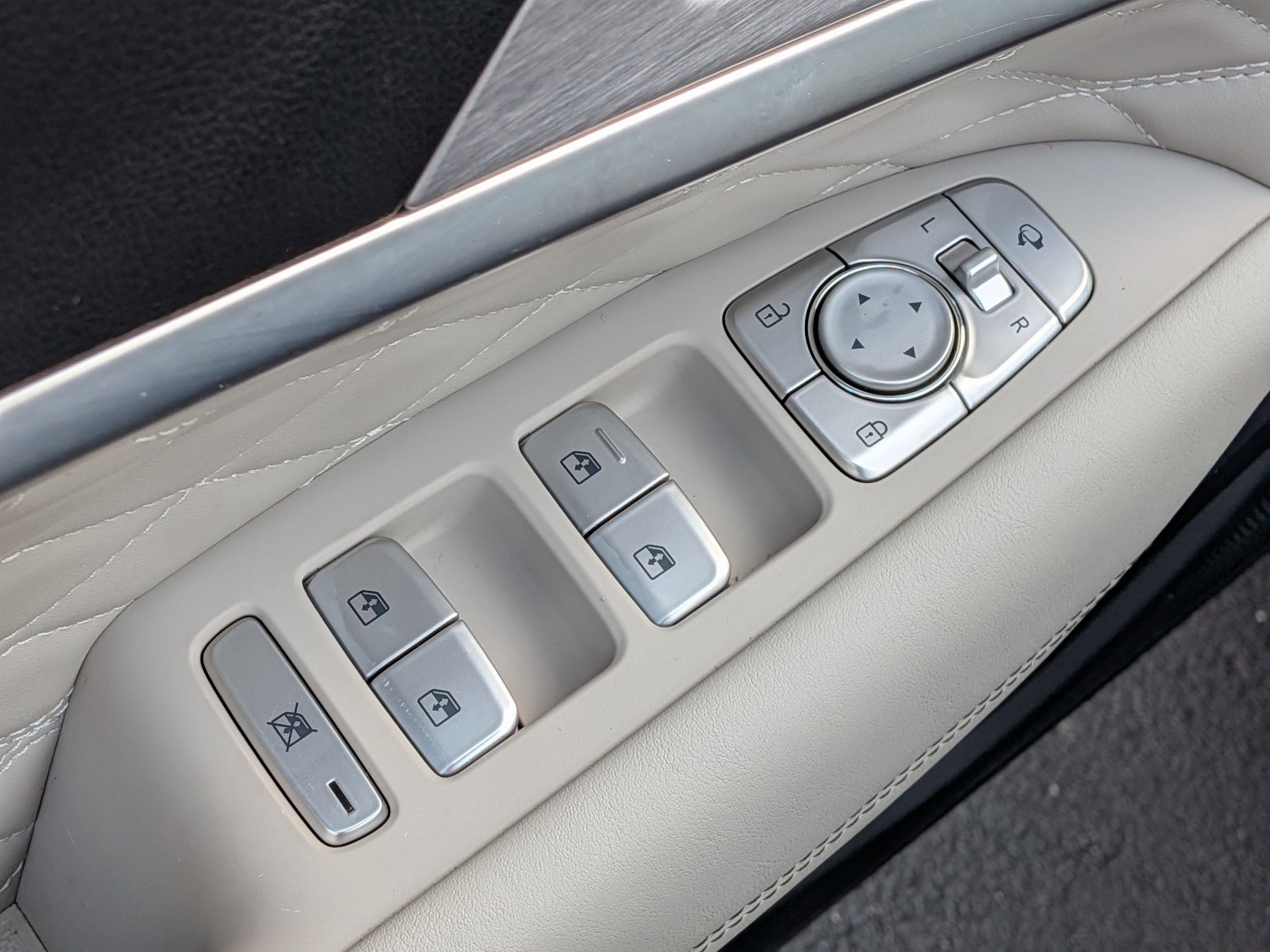 Used 2021 Genesis G70 2.0T w/ Prestige Package image 16