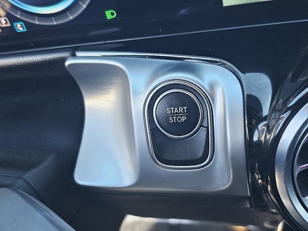 Used 2023 Mercedes-Benz EQB 300 4MATIC image 33