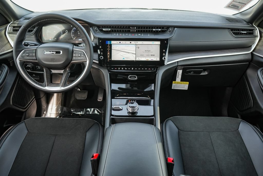 New 2026 Jeep Grand Cherokee Altitude AWD/4WD image 13