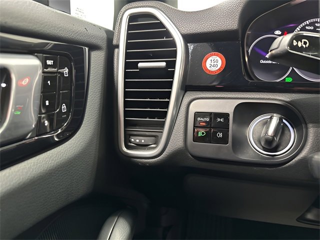 Used 2021 Porsche Cayenne image 16