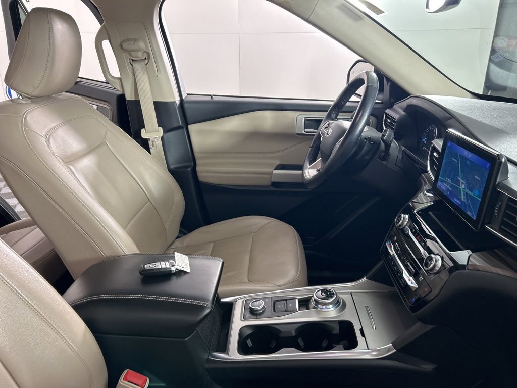 Used 2021 Ford Explorer Limited w/ Equipment Group 301A image 32