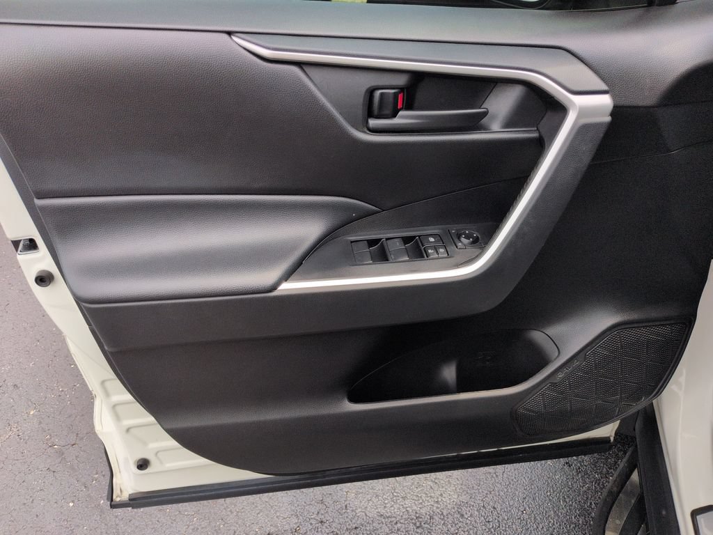 Certified 2021 Toyota RAV4 LE AWD/4WD image 10