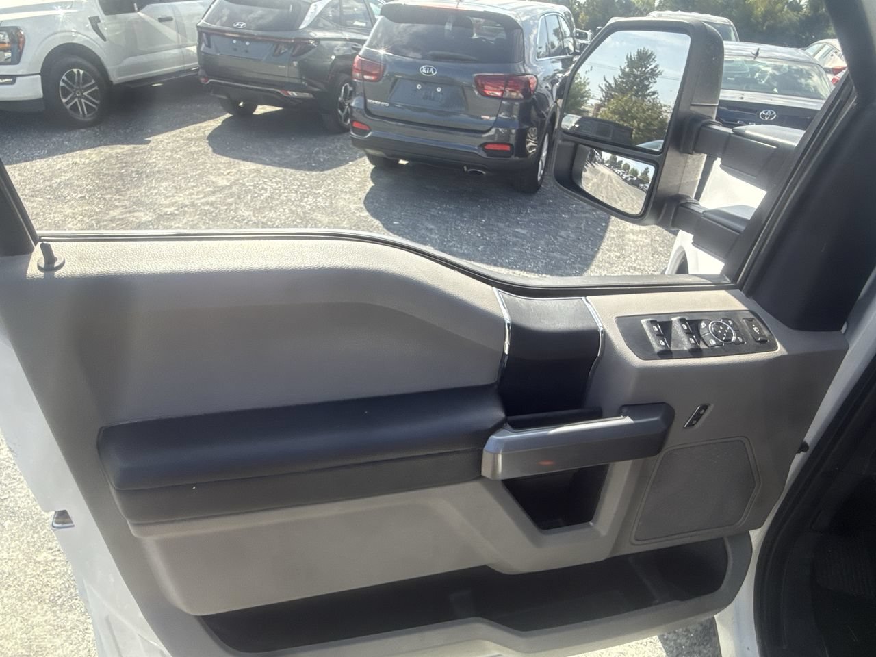 Used 2022 Ford F250 XLT w/ XLT Value Package AWD/4WD image 2
