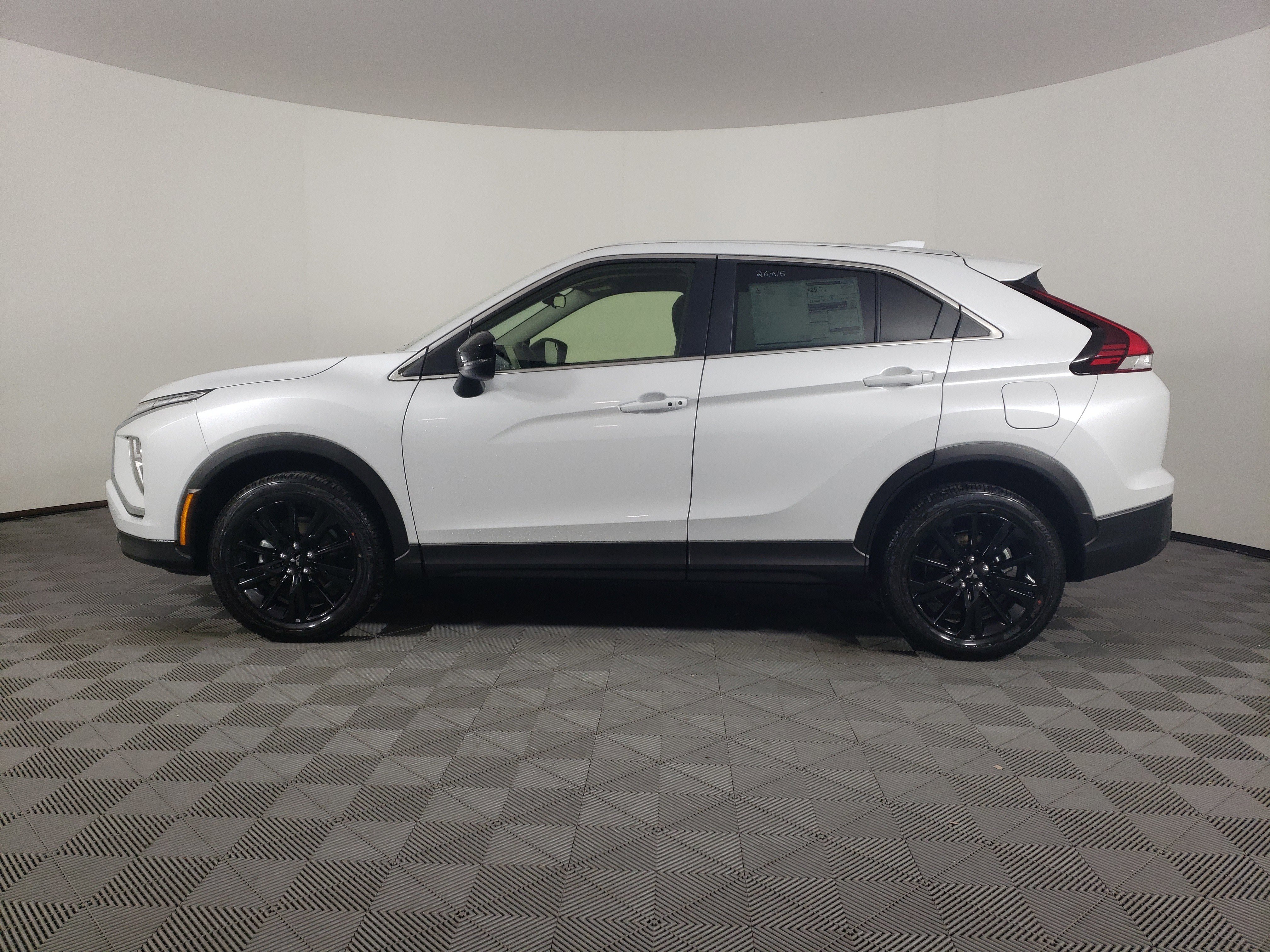 New 2026 Mitsubishi Eclipse Cross LE image 3