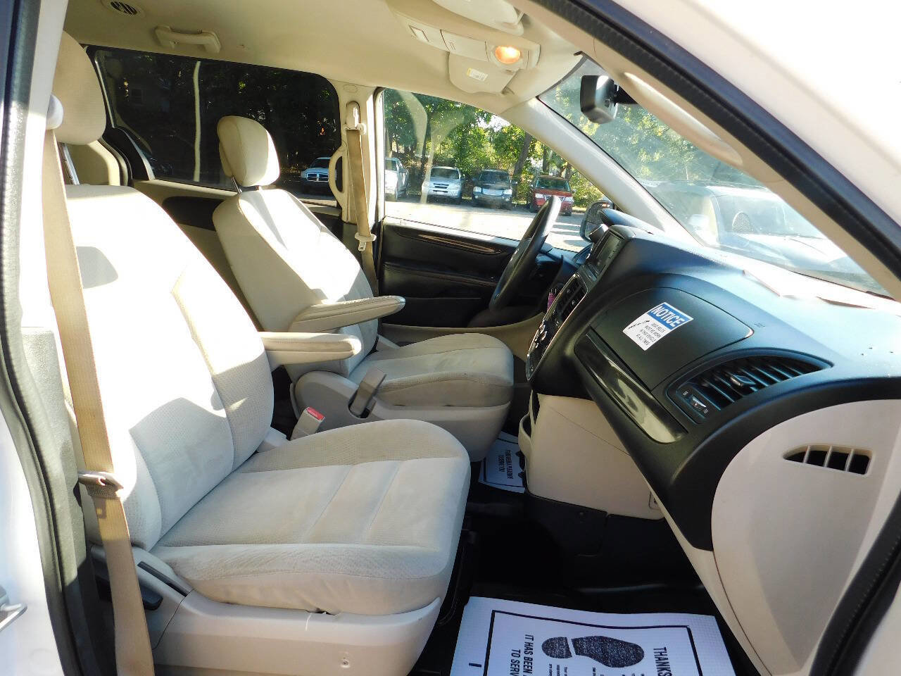 Used 2018 Dodge Grand Caravan SE image 26