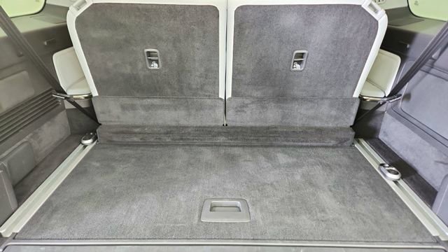 Used 2024 Rivian R1S Adventure image 15