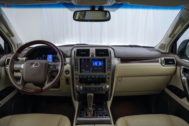 Used 2017 Lexus GX 460 Luxury w/ Preferred Accessory Package AWD/4WD image 12