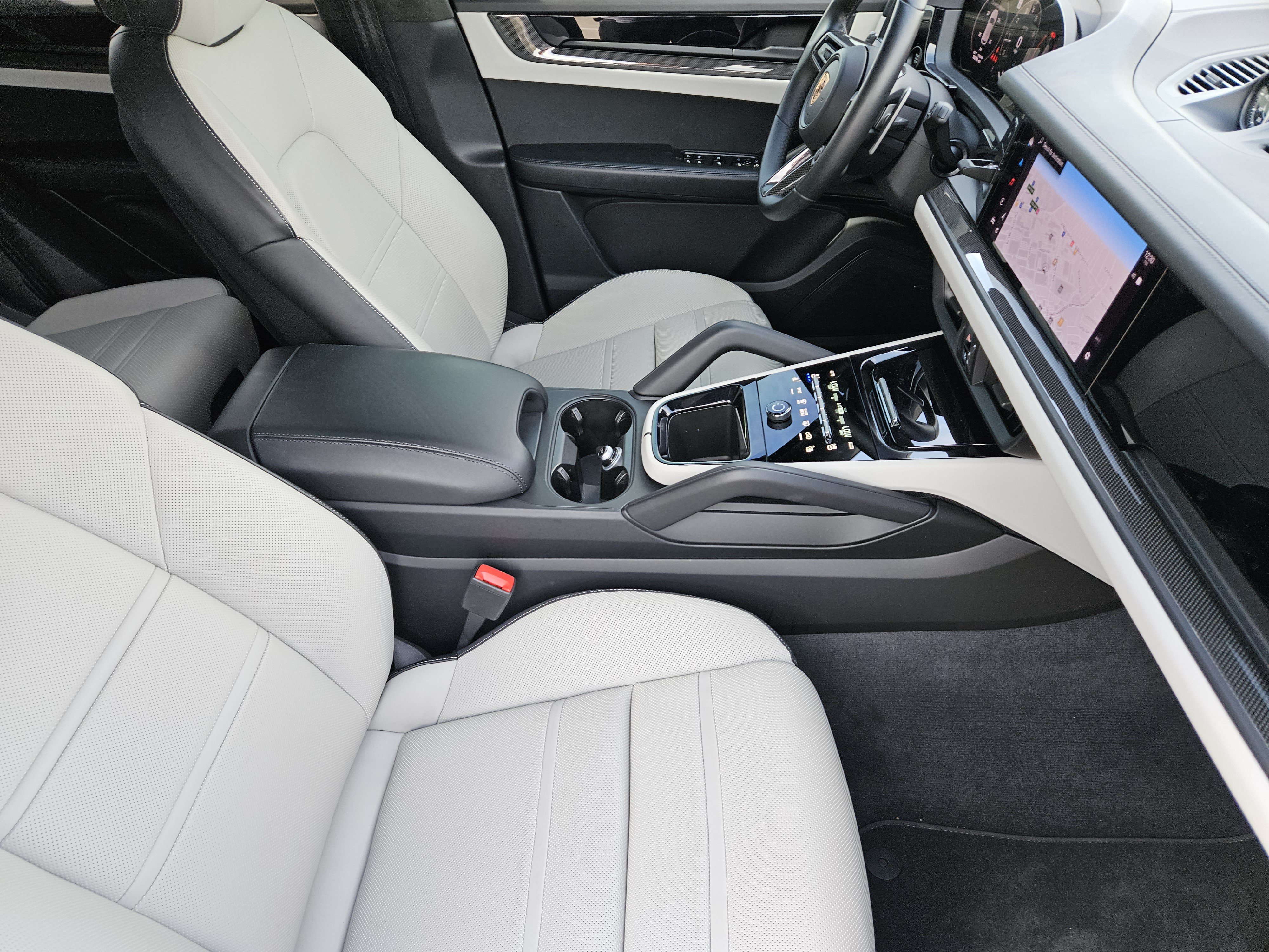Certified 2025 Porsche Cayenne GTS AWD/4WD image 15