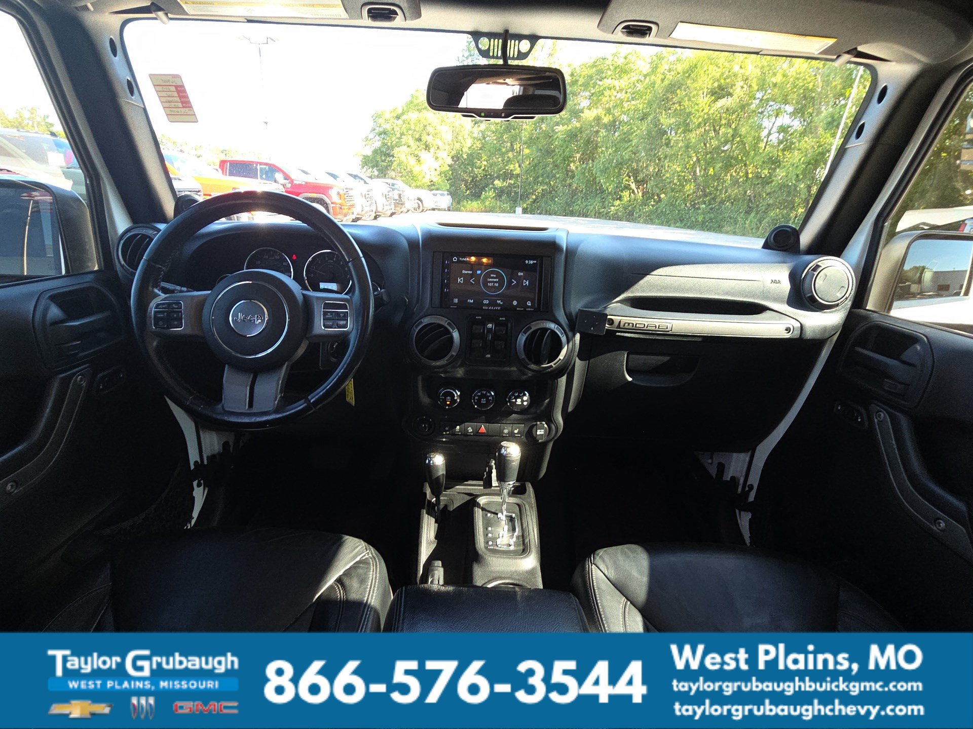 Used 2013 Jeep Wrangler Unlimited Sahara AWD/4WD image 28