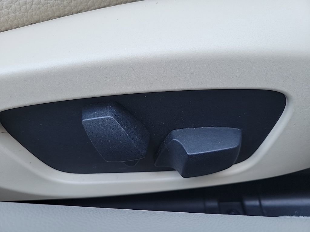 Used 2011 BMW 335i Convertible image 19