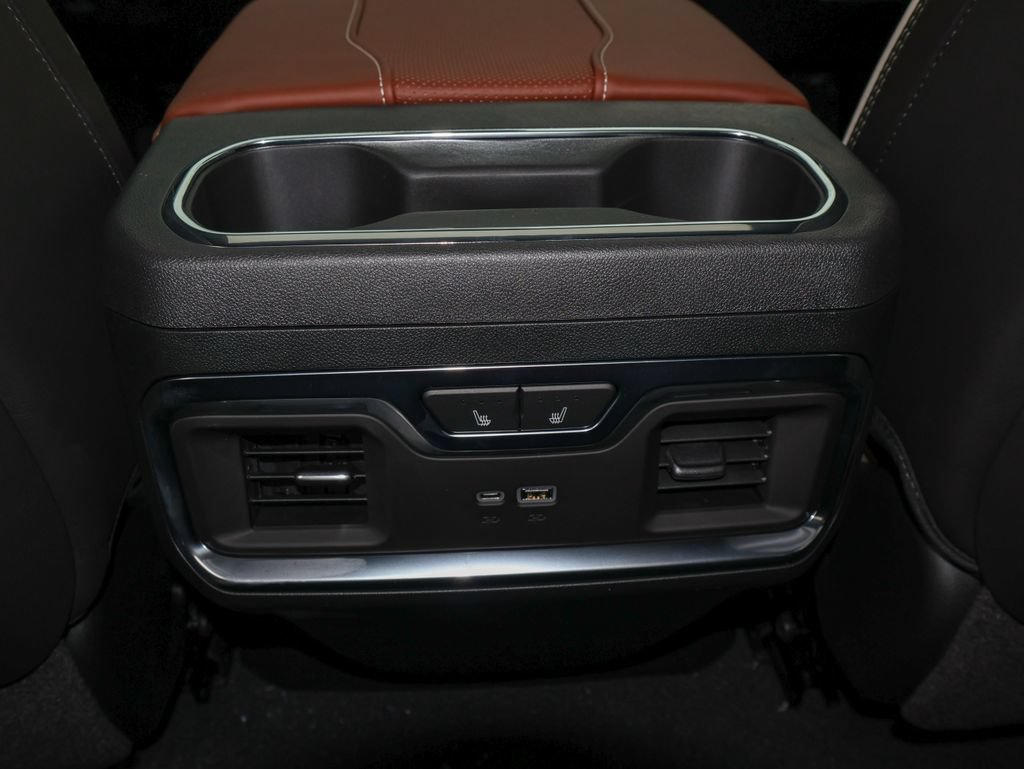 New 2026 GMC Sierra 3500 Denali Ultimate w/ LPO, Black Badging Package AWD/4WD image 13