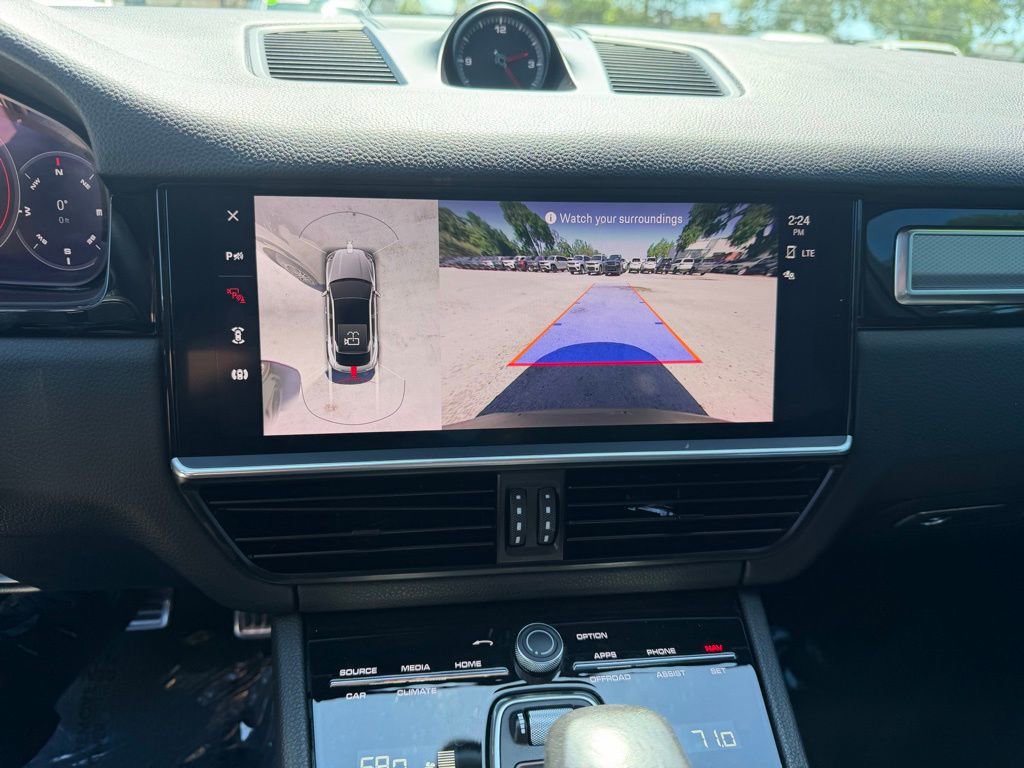 Used 2022 Porsche Cayenne S Platinum image 23