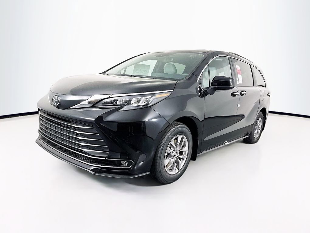 New 2026 Toyota Sienna XLE image 3