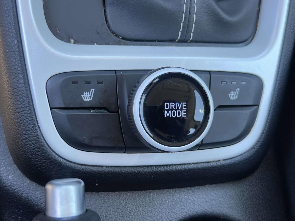 Used 2024 Hyundai Venue Limited FWD image 30