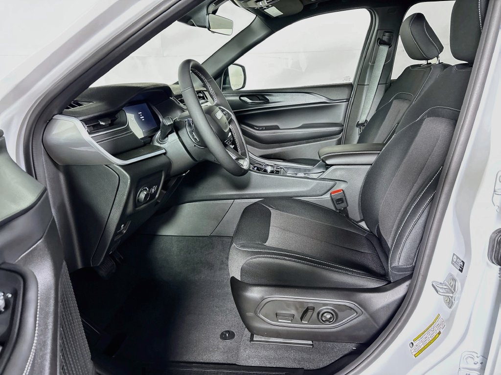 New 2026 Jeep Grand Cherokee Laredo X AWD/4WD image 11