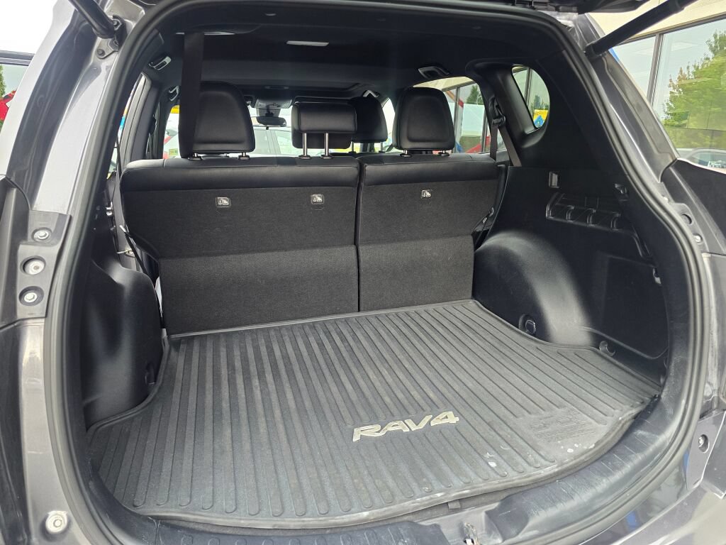 Used 2017 Toyota RAV4 SE AWD/4WD image 17