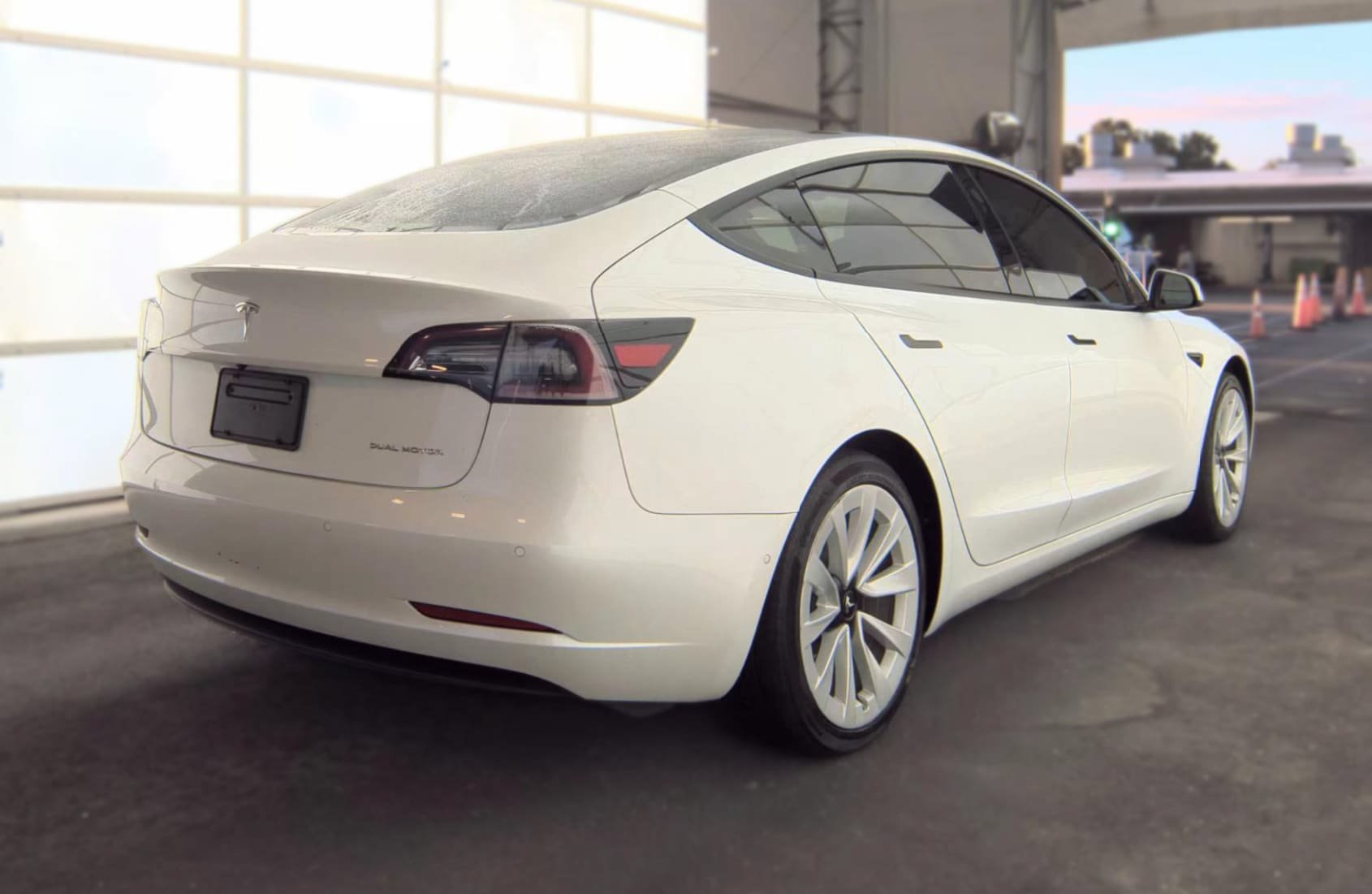 Used 2022 Tesla Model 3 Long Range AWD/4WD image 9