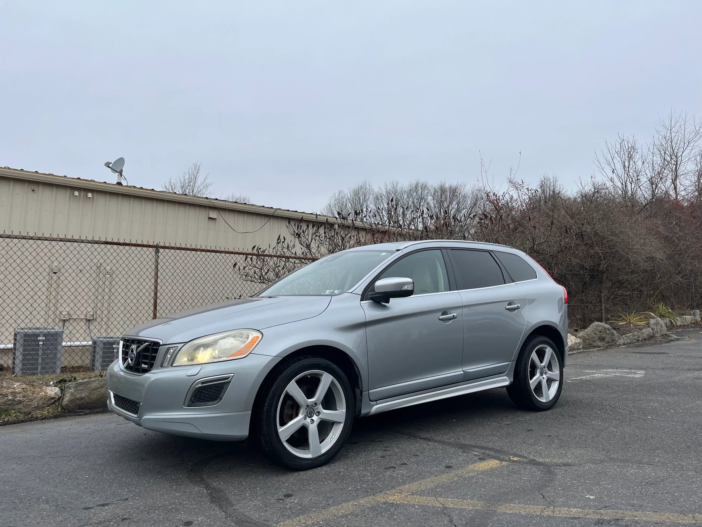 Used 2012 Volvo XC60 T6 R-Design image 6