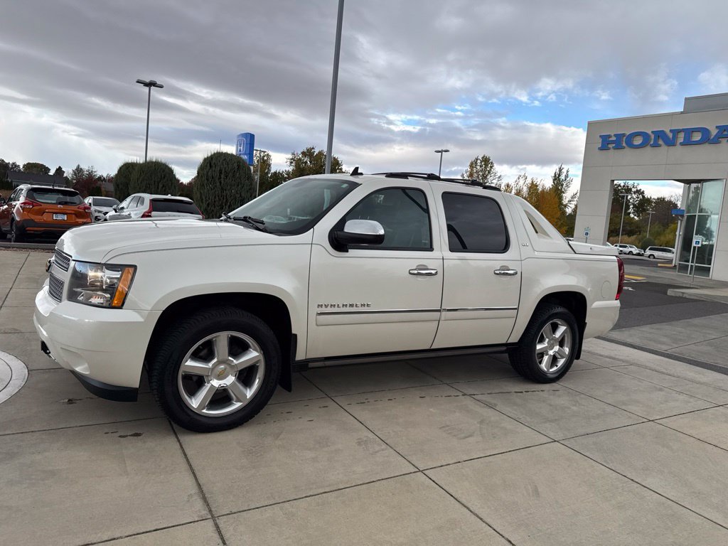 Used 2012 Chevrolet Avalanche LTZ AWD/4WD image 12