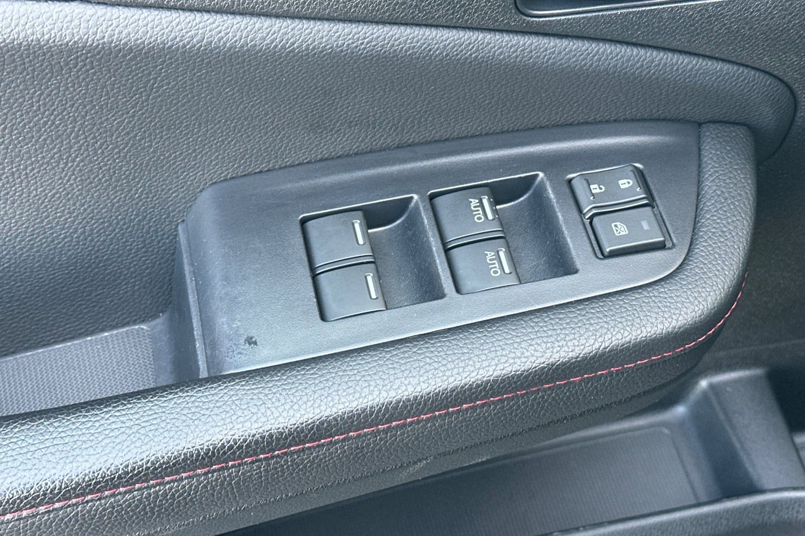 Used 2025 Honda Ridgeline Black Edition image 11