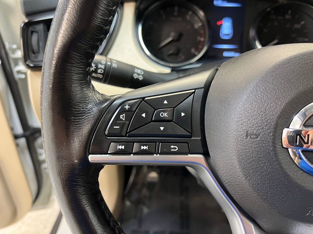 Used 2017 Nissan Rogue SL image 17