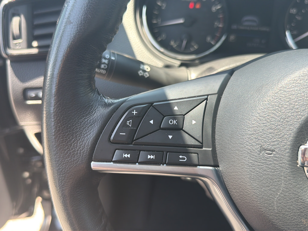 Used 2019 Nissan Rogue SV w/ Premium Package FWD image 35