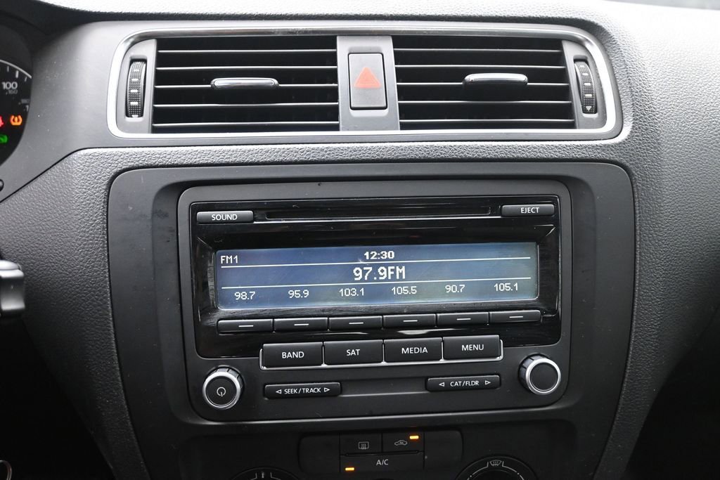 Used 2014 Volkswagen Jetta SE FWD image 10