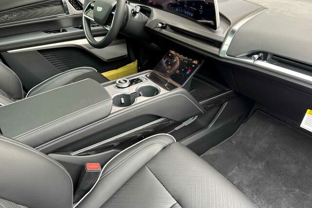 New 2026 Cadillac Vistiq Platinum image 17