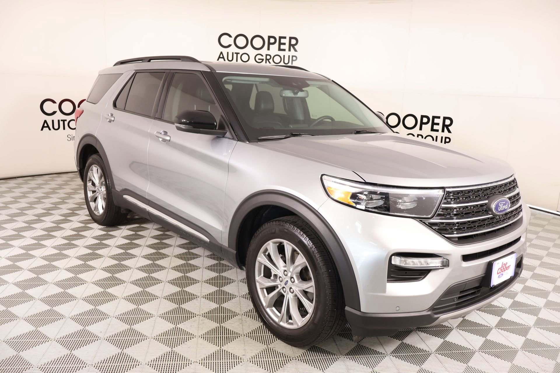 Used 2024 Ford Explorer XLT w/ Equipment Group 202A image 1