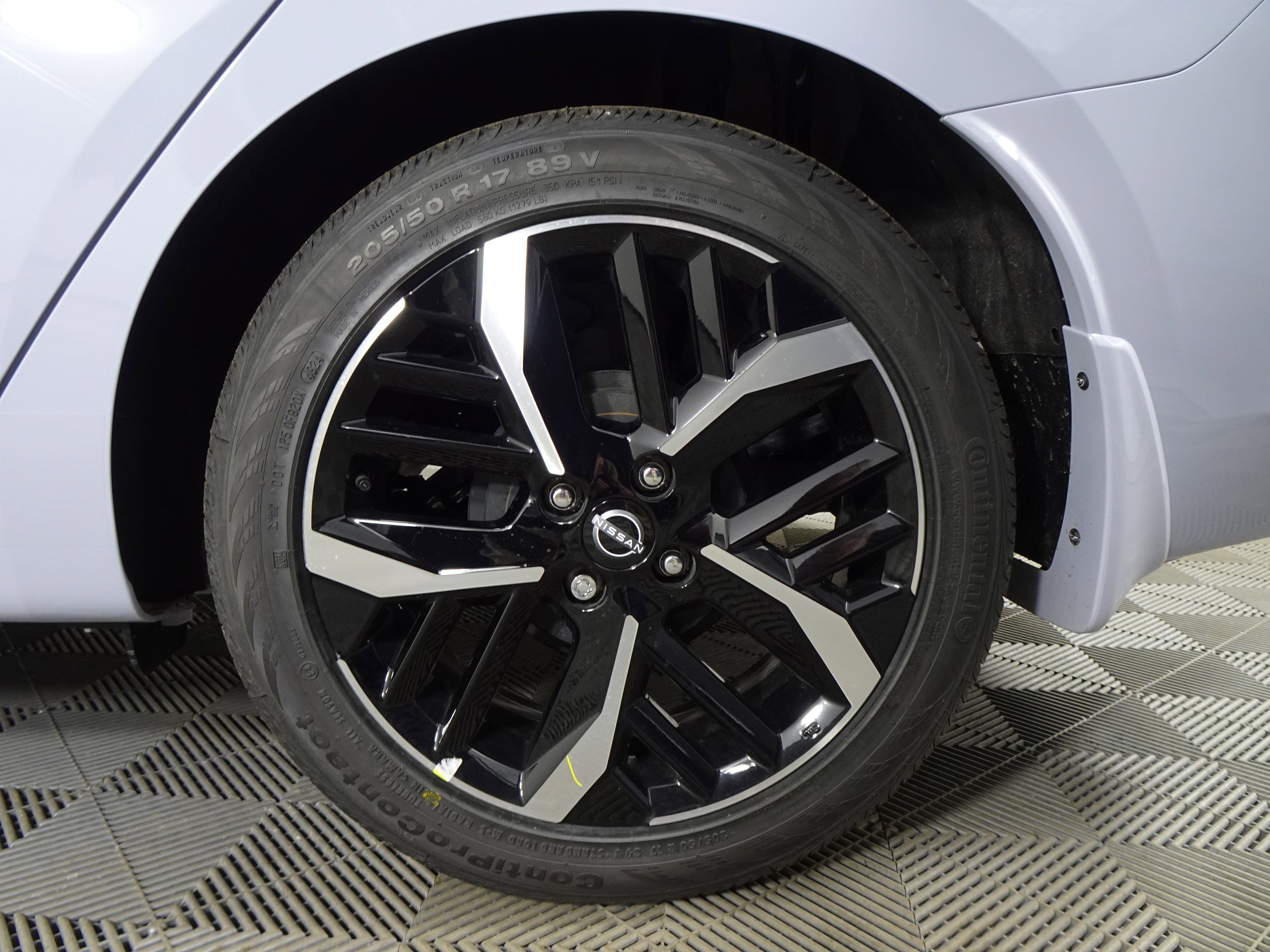 New 2025 Nissan Versa SR w/ Trunk Package image 13