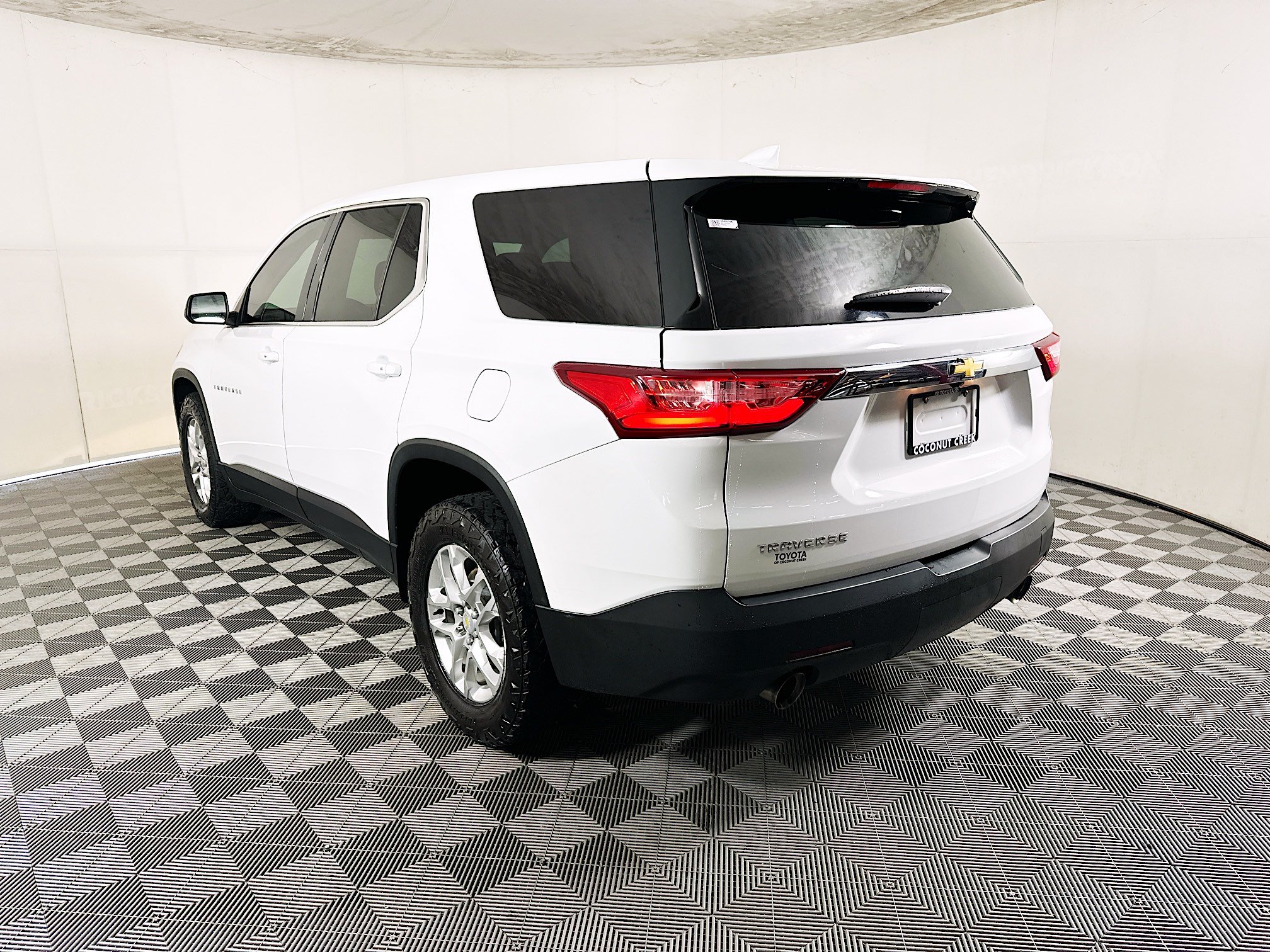 Used 2021 Chevrolet Traverse LS FWD image 5