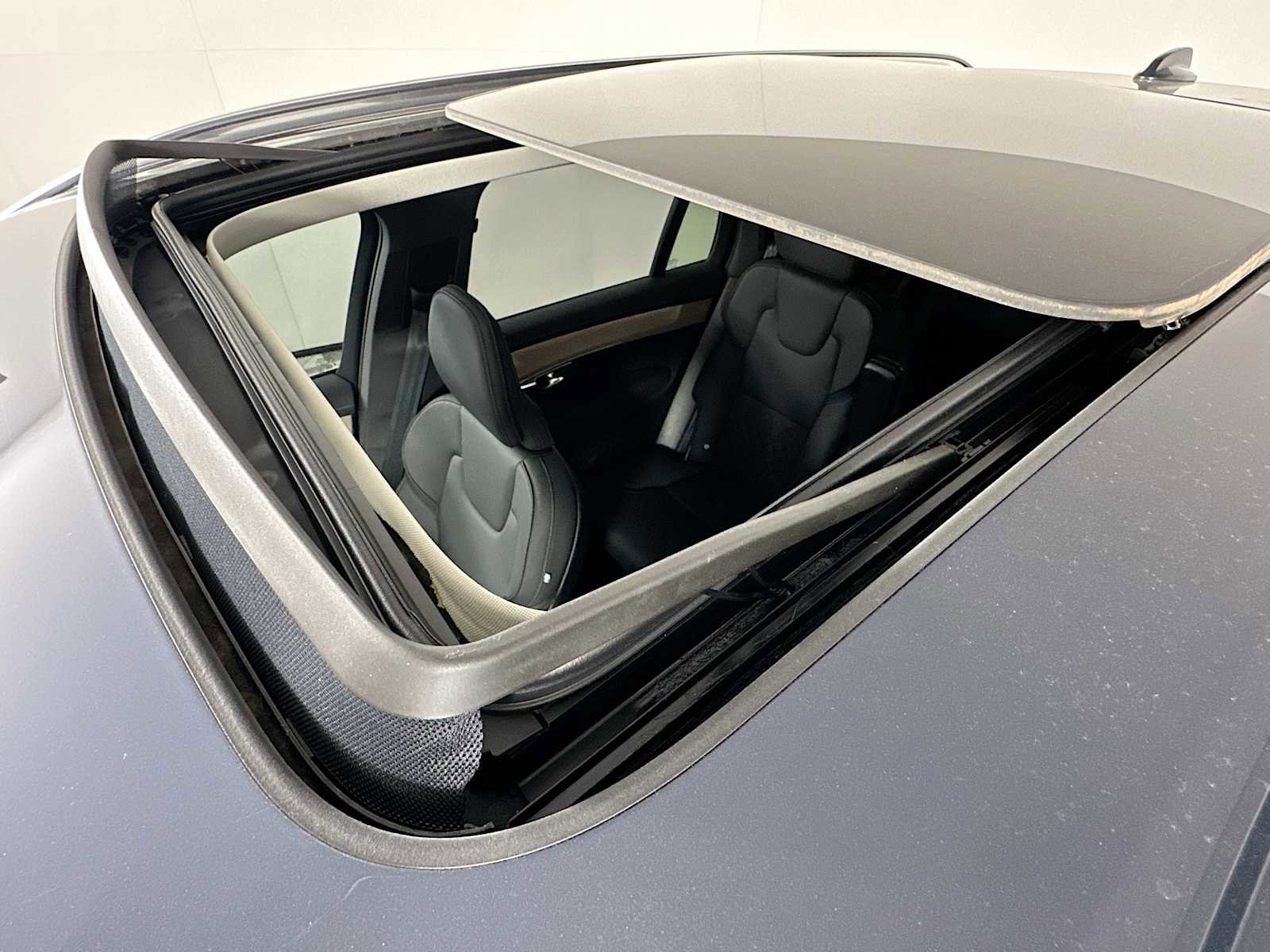 Used 2025 Volvo XC90 T8 Plus w/ Protection Package Premier image 20