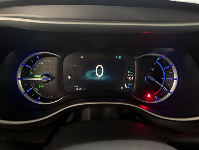 Used 2024 Chrysler Pacifica Limited FWD image 21