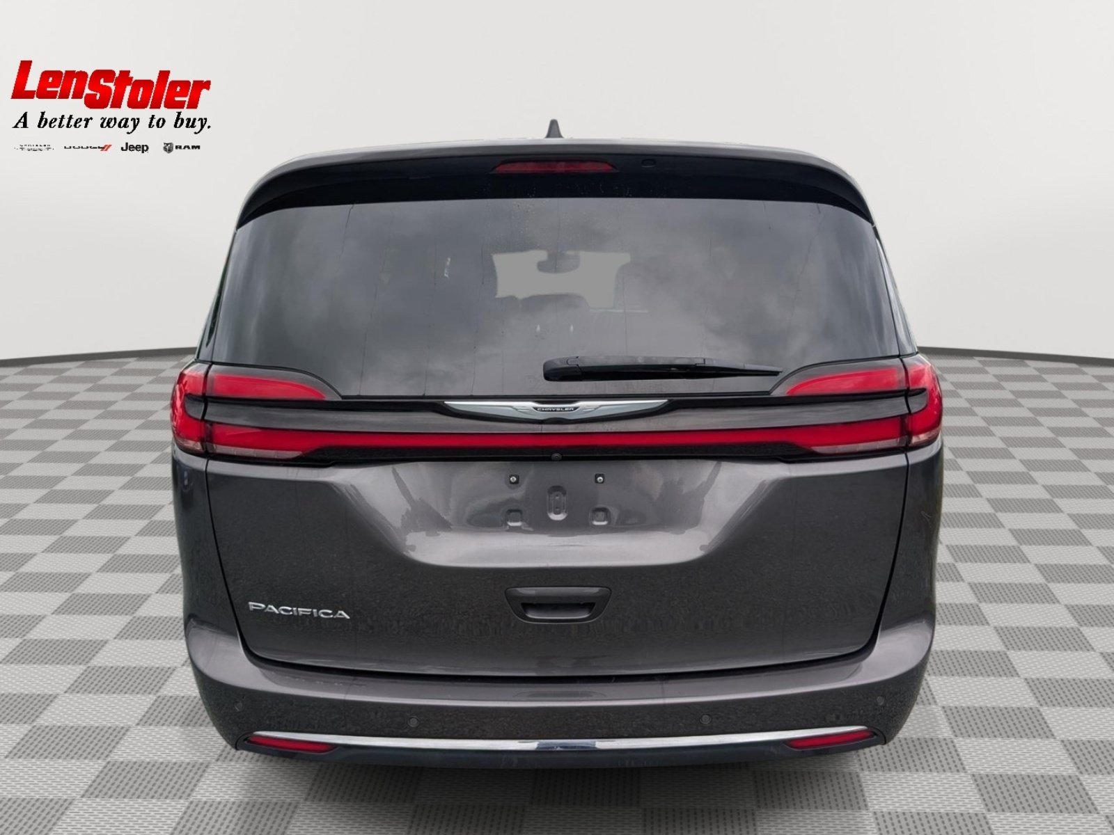 Used 2023 Chrysler Pacifica Touring-L FWD image 4