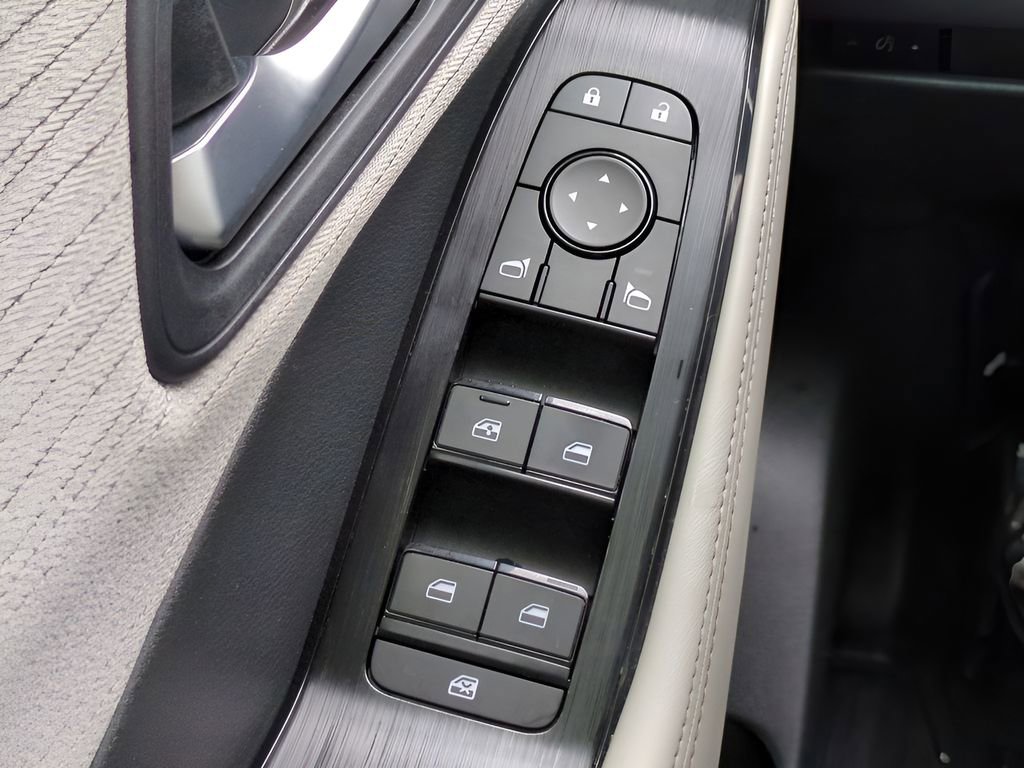 Certified 2022 Nissan Rogue SV image 23