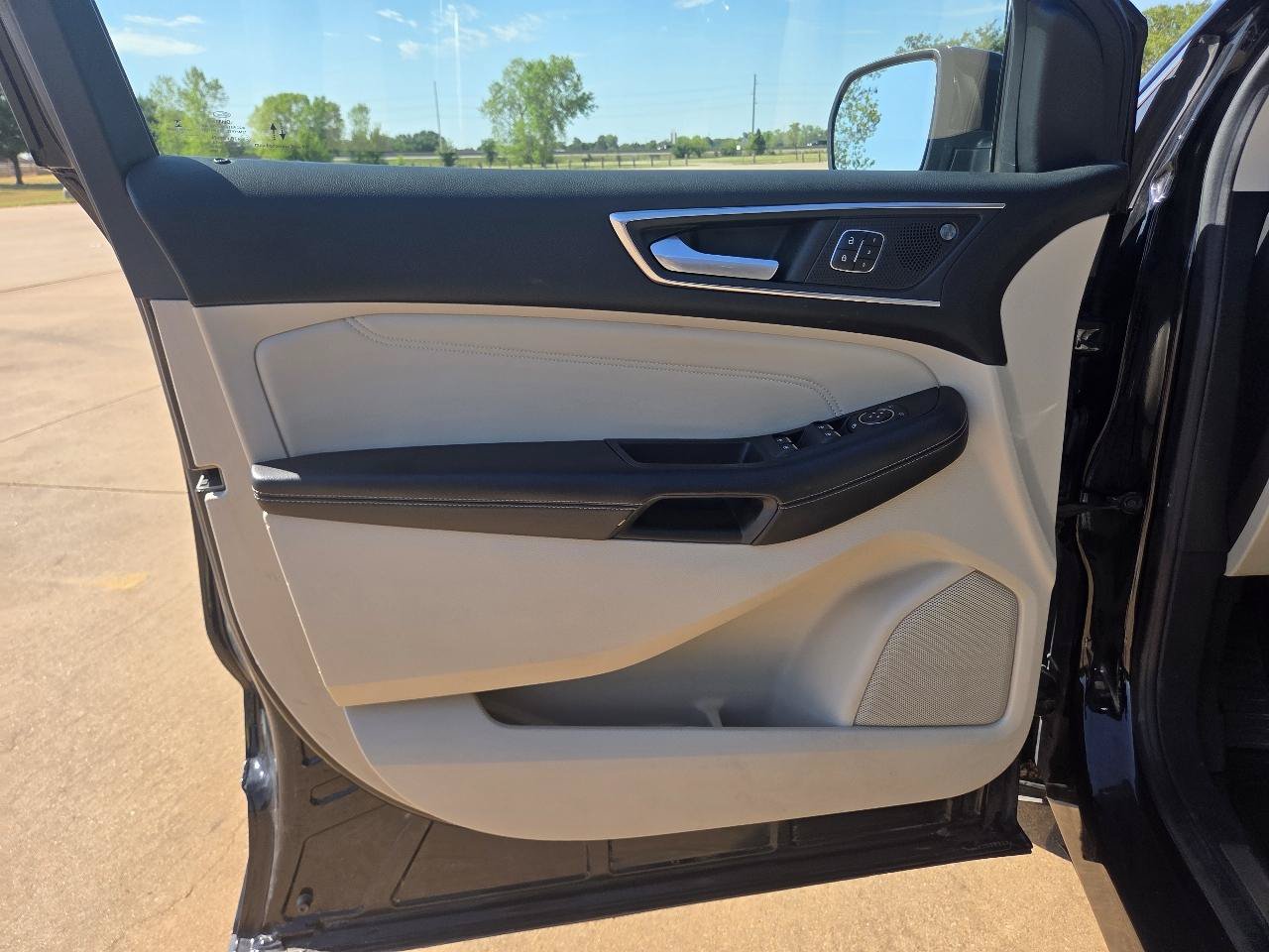 Used 2021 Ford Edge Titanium FWD image 13