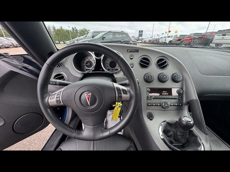 Used 2006 Pontiac Solstice Convertible w/ Premium Package RWD image 12