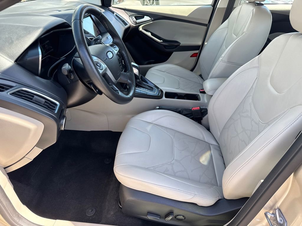 Used 2017 Ford Focus Electric Hatchback image 24