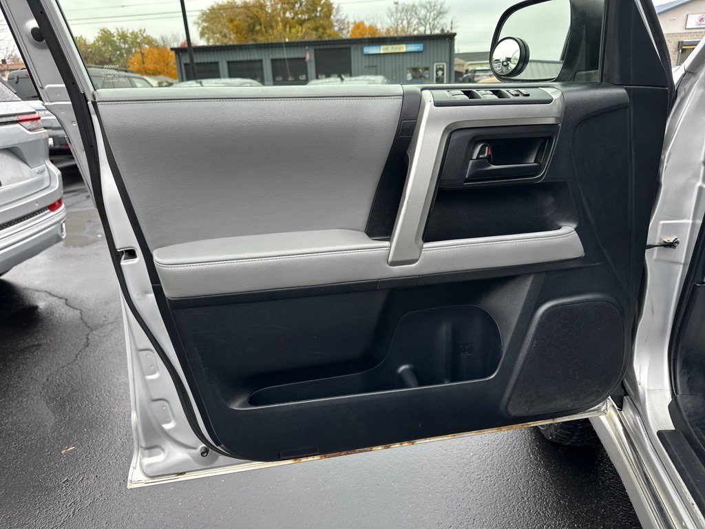 Used 2013 Toyota 4Runner SR5 w/ Convenience Pkg image 14