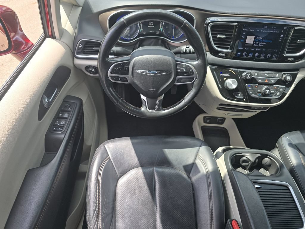 Used 2018 Chrysler Pacifica Touring-L Plus FWD image 22