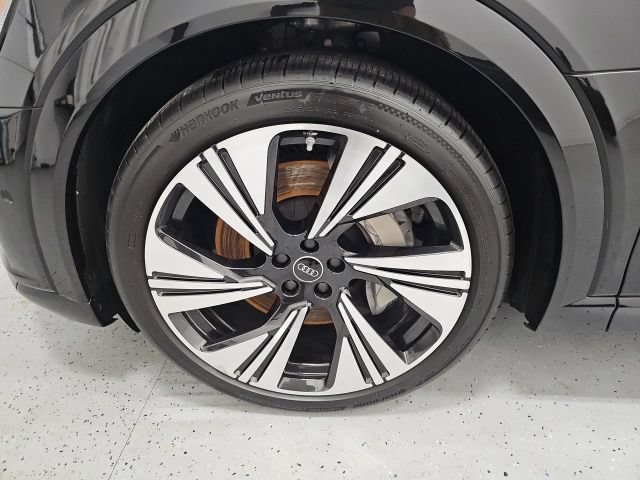 Used 2024 Audi Q8 e-tron Prestige w/ Prestige Package AWD/4WD image 9
