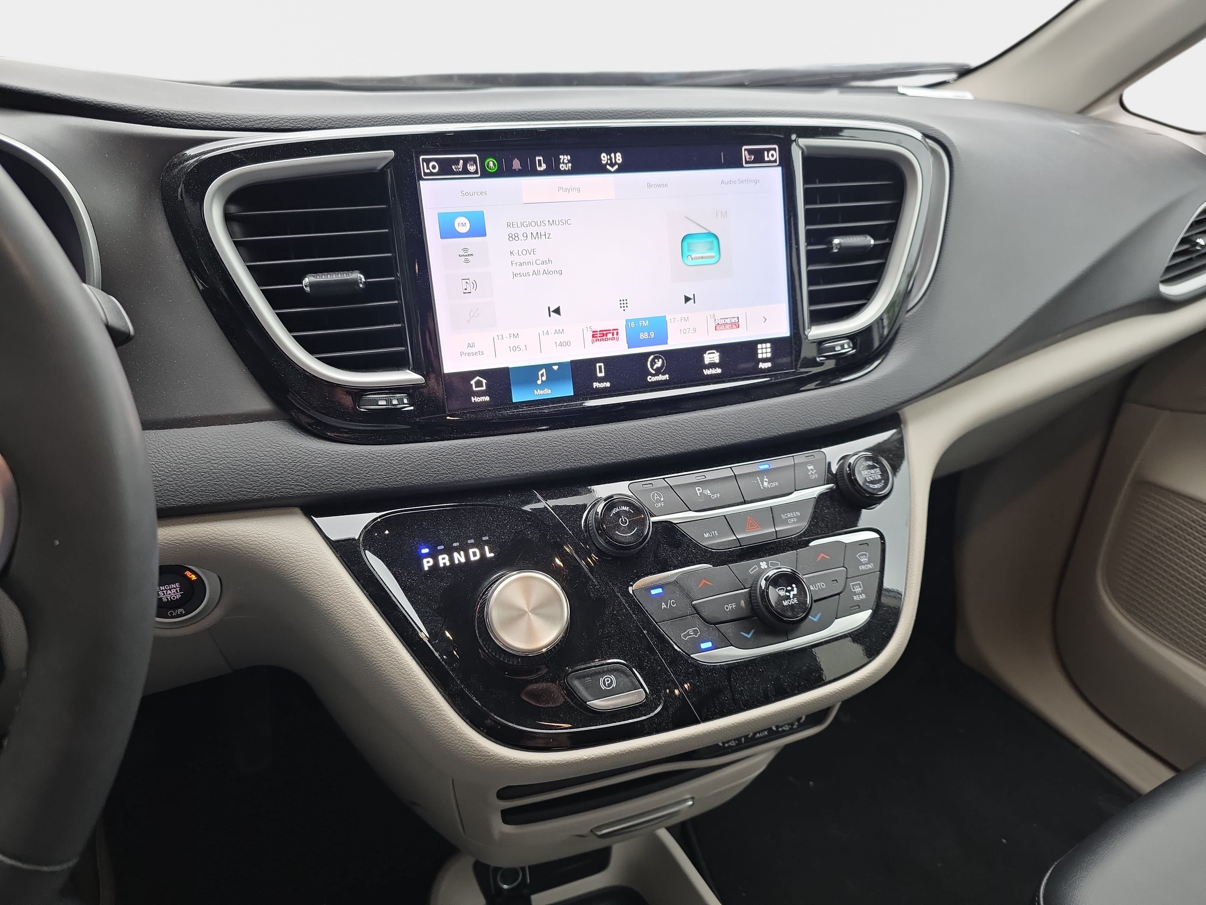 Used 2024 Chrysler Pacifica Touring-L FWD image 6