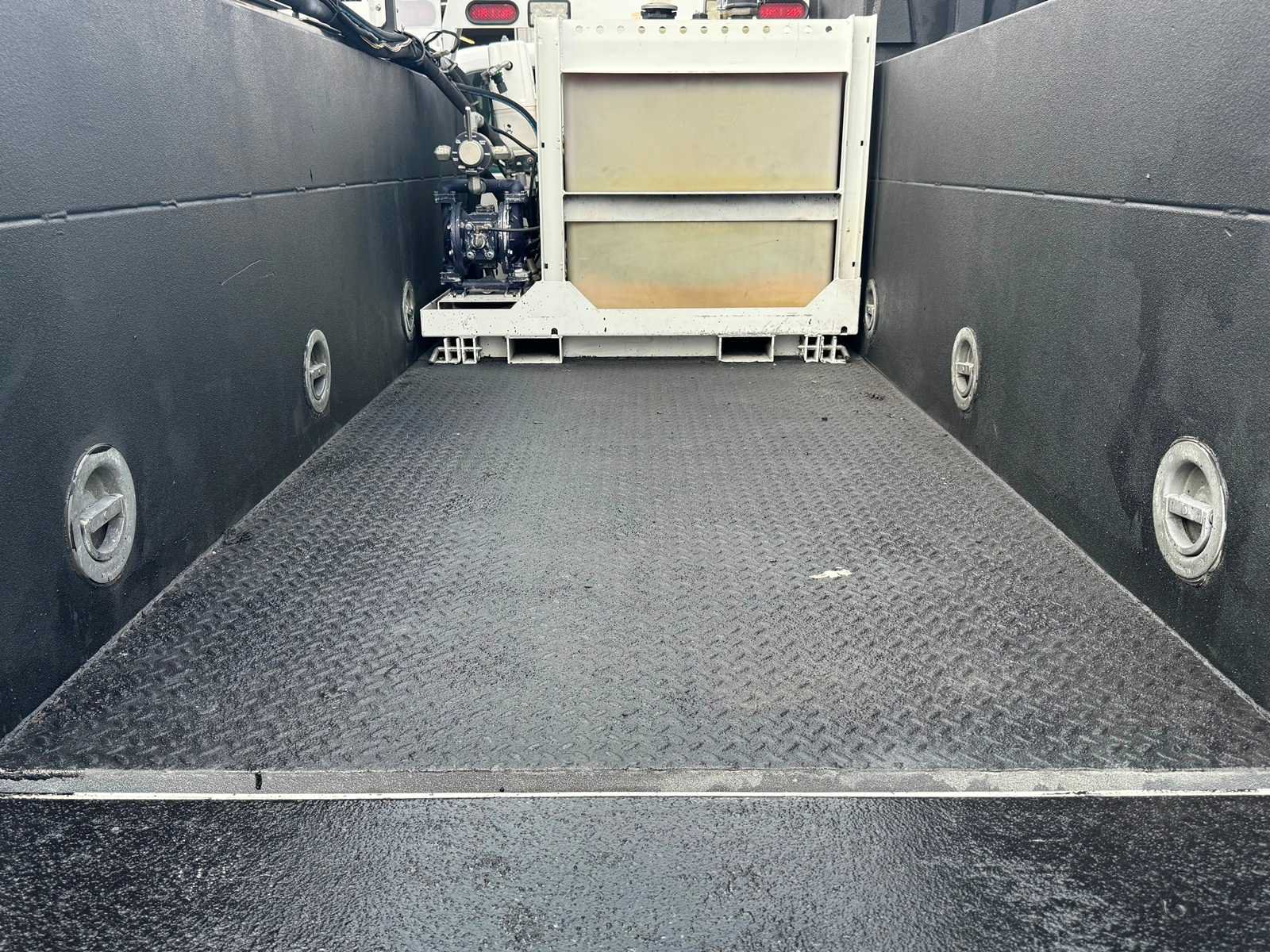Used 2016 Ford F550 Luxury RWD image 3